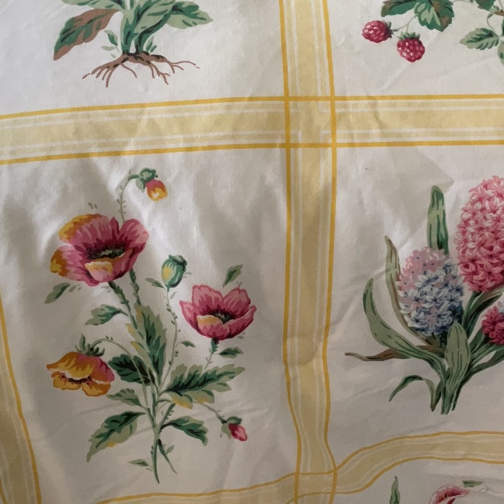 Vintage Liz Claiborne ‘Full Bloom’ comforter. Queen. Very nice. - Picture 3 of 16